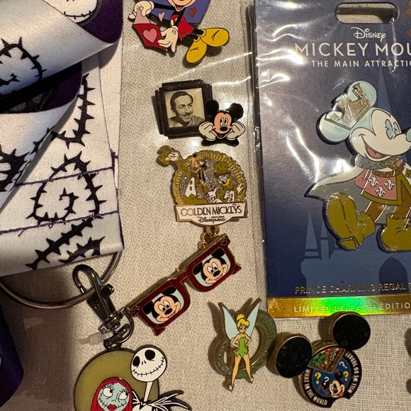 Lot of Disney collectible pins from parks & lanyard 50th & Tinkerbelll & jumbo ✨ - Picture 3 of 8